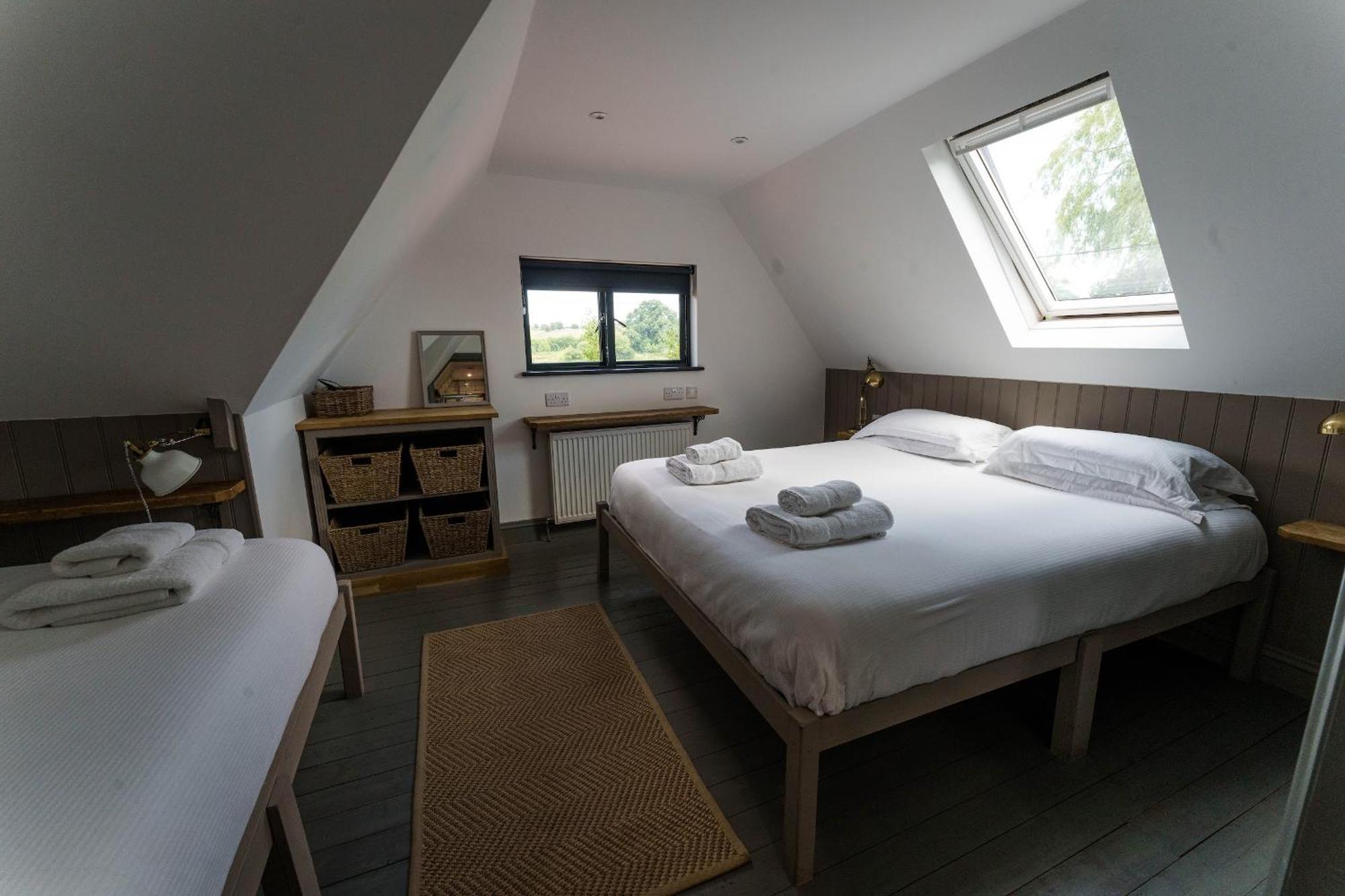 Villa Vineyard Oast Sleeps 25 Wavehorne Esterno foto
