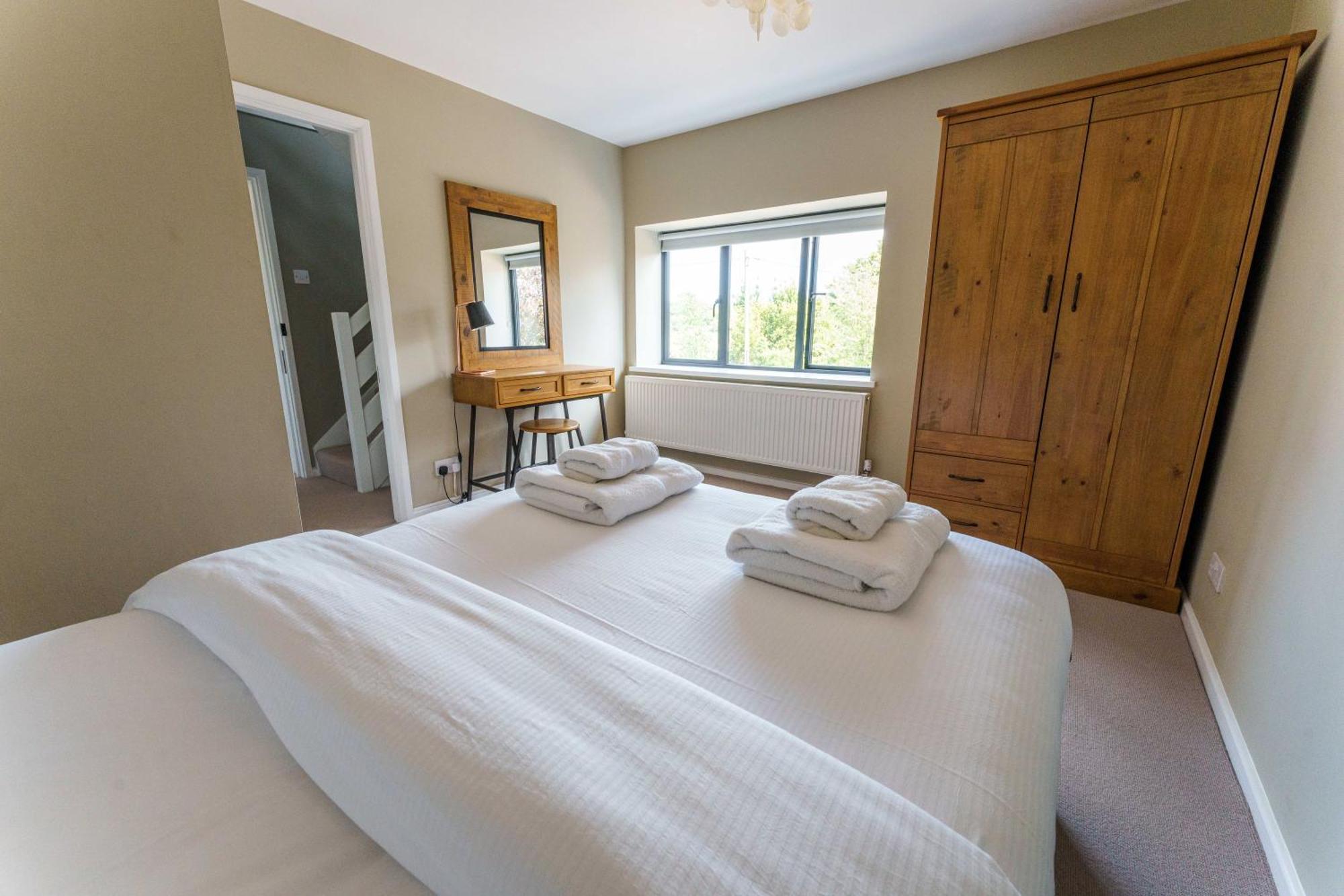 Villa Vineyard Oast Sleeps 25 Wavehorne Esterno foto