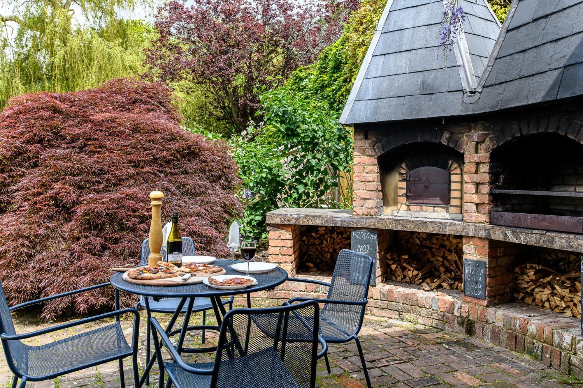 Villa Vineyard Oast Sleeps 25 Wavehorne Esterno foto