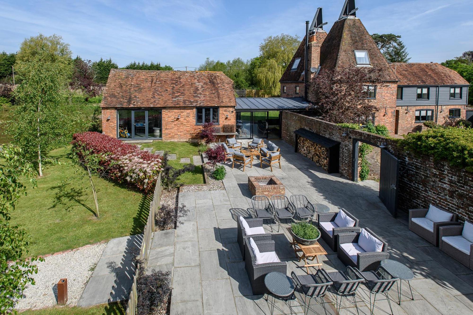Villa Vineyard Oast Sleeps 25 Wavehorne Esterno foto