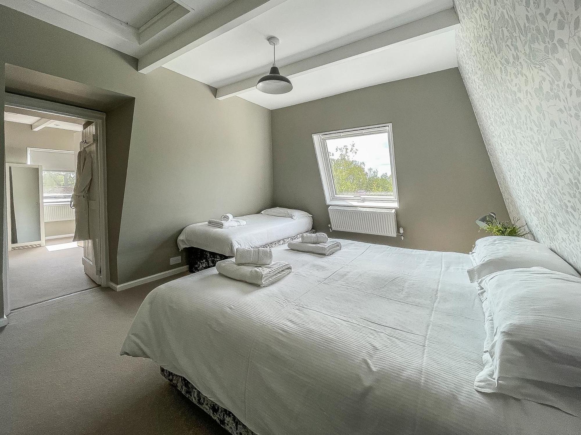 Villa Vineyard Oast Sleeps 25 Wavehorne Esterno foto